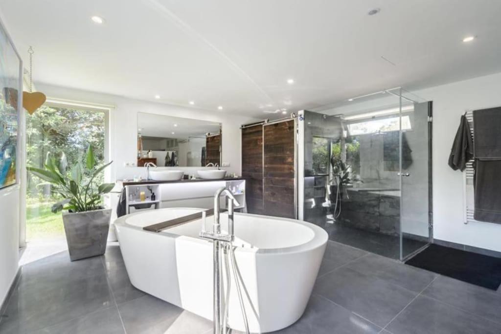 Stylish Ibiza Near Beaches Private Pool & Lush Garden *