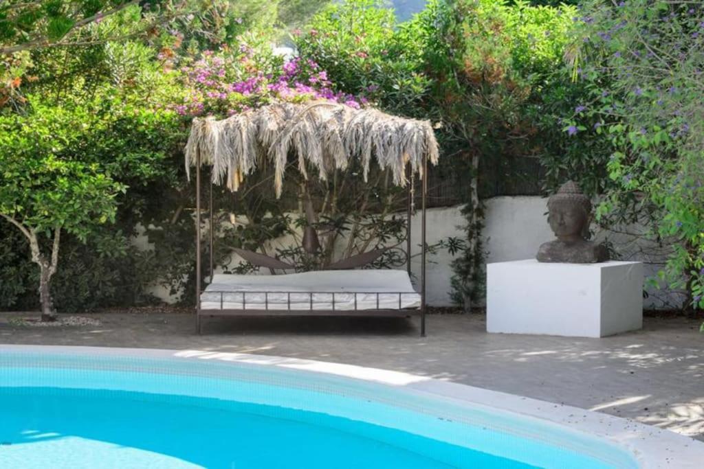Stylish Ibiza Near Beaches Private Pool & Lush Garden Villa