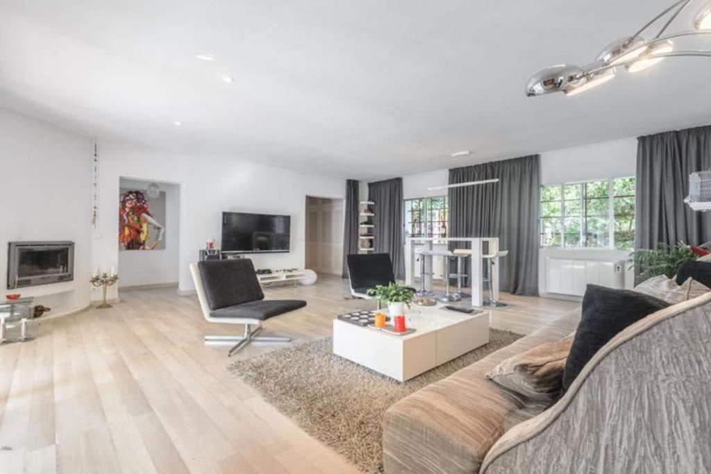 Stylish Ibiza Near Beaches Private Pool & Lush Garden